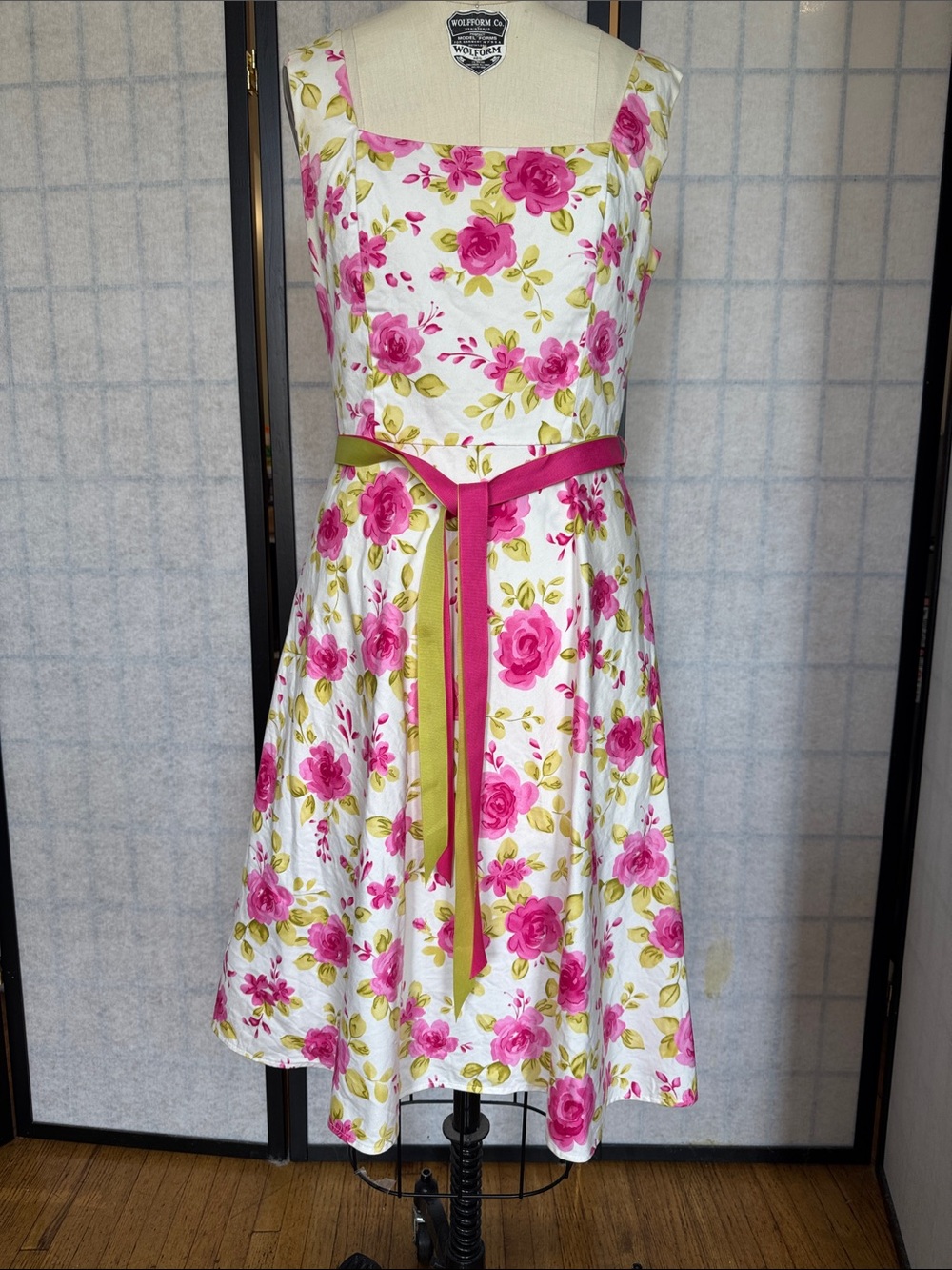 Very British, 1950’s… super pretty, colorful dress. Size 6, 8
